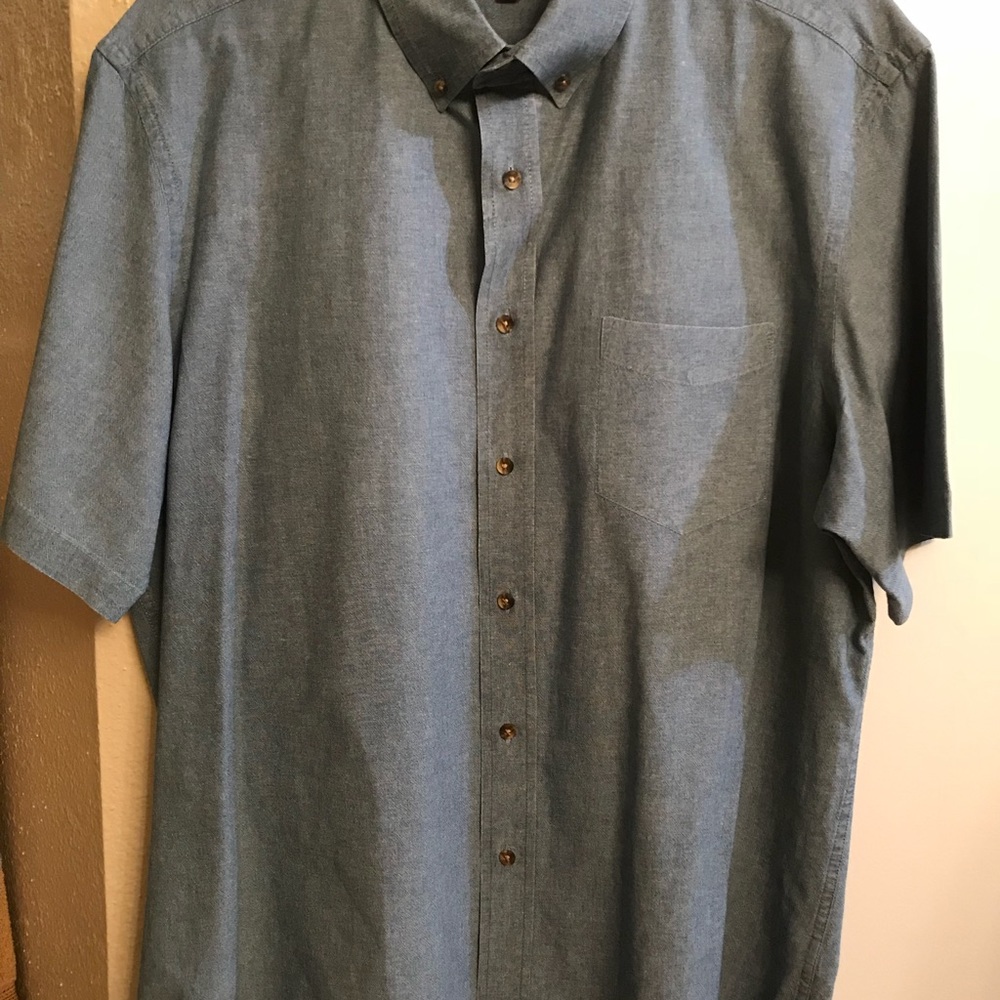 Men’s George button down and short sleeved shirt